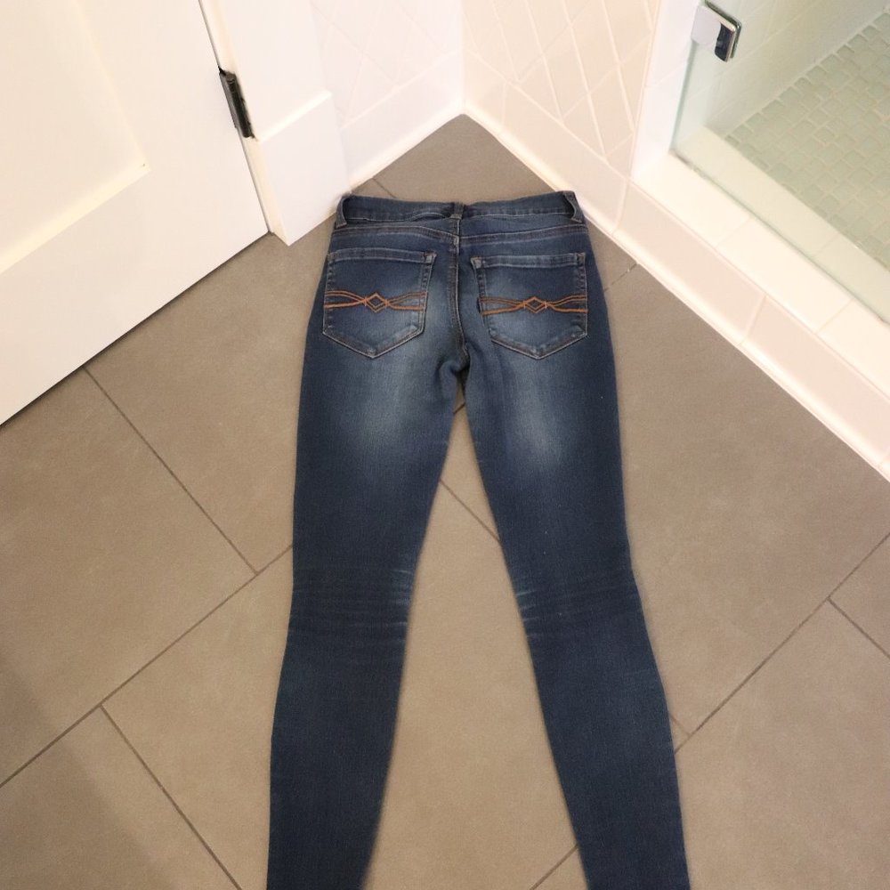 Blue Jeans - Picture 4 of 4